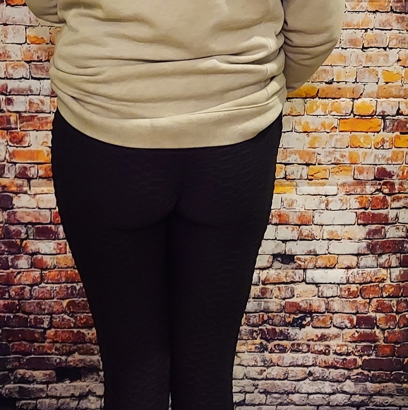 Butt lifting leggings - Picture 3 of 3